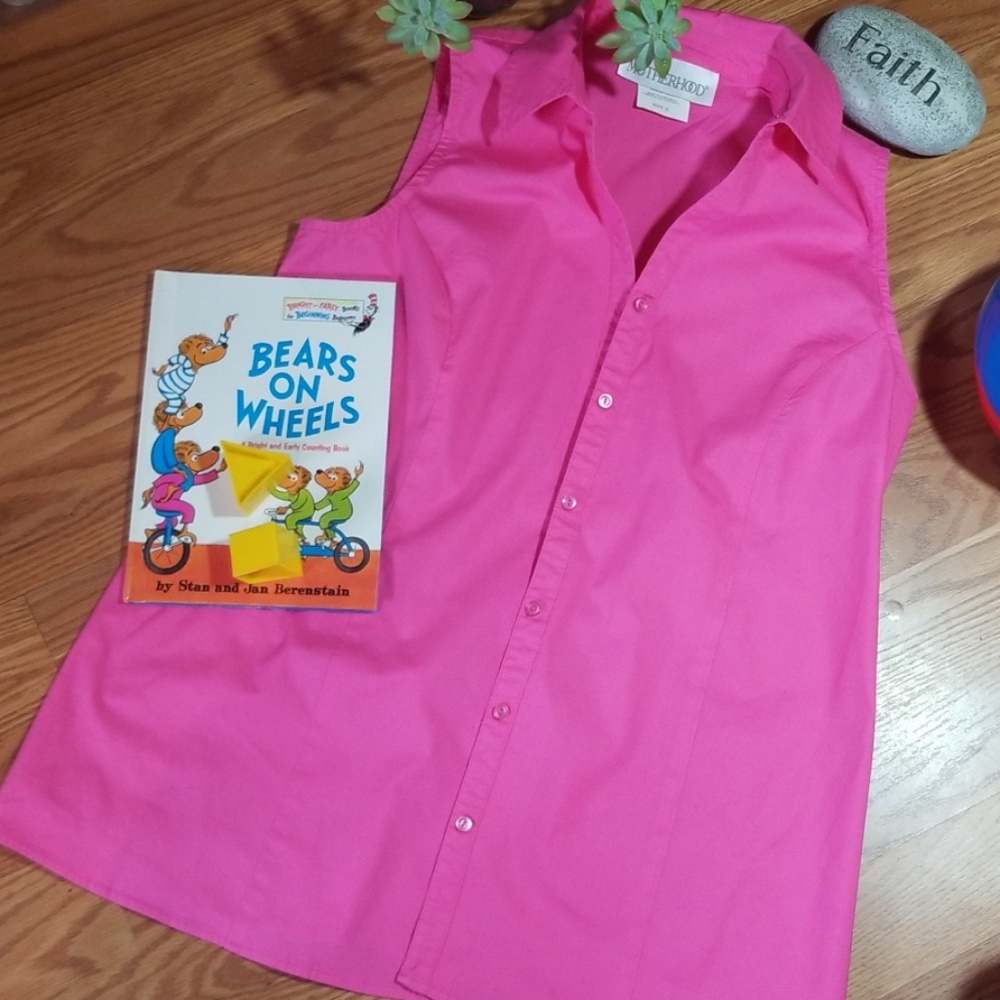 Motherhood sleeveless button up shirt